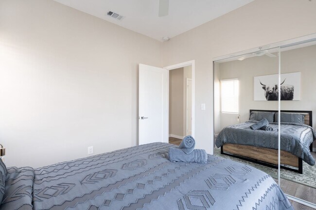 Building Photo - Spacious turfed yard!