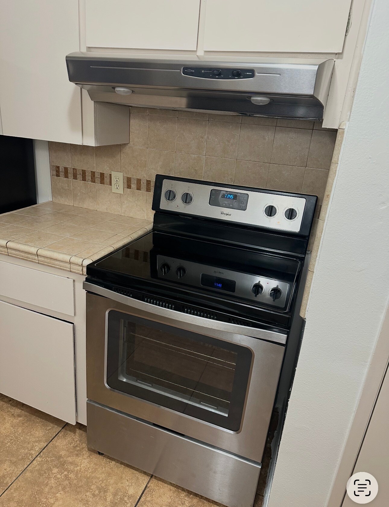 Building Photo - 33 W Santa Ana Ave