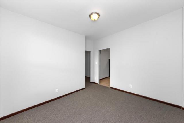 Building Photo - 2 bedroom in Chicago IL 60637