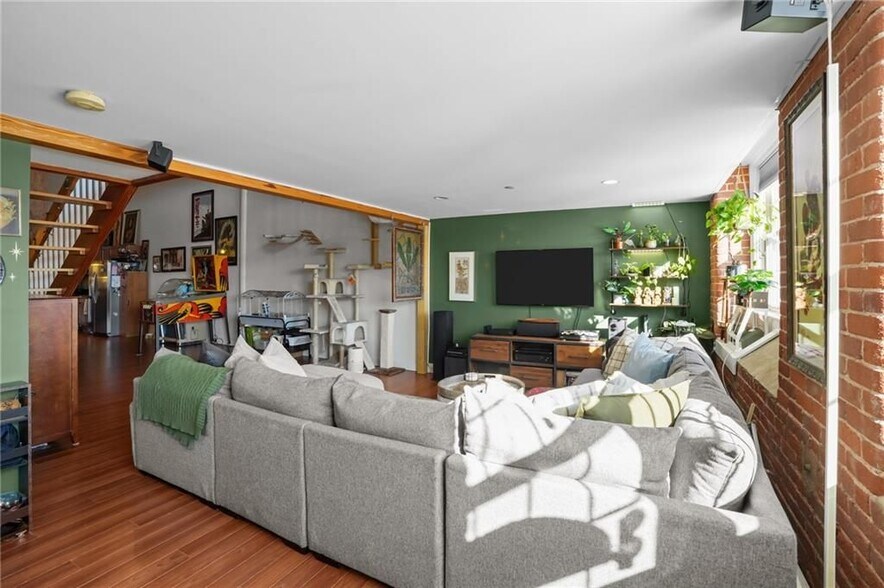 Building Photo - 1 Tupperware Dr