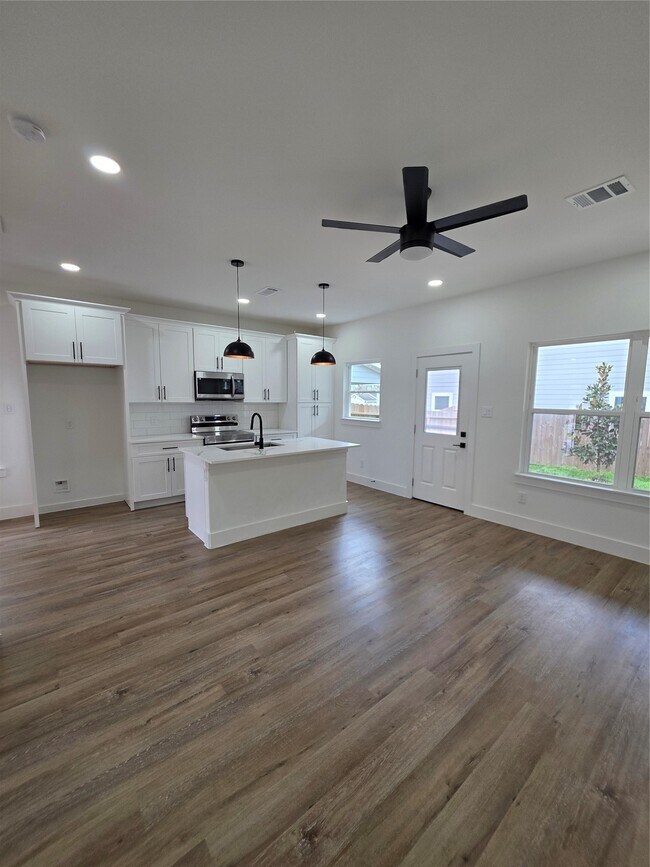 Building Photo - 1407 Odd Fellow St