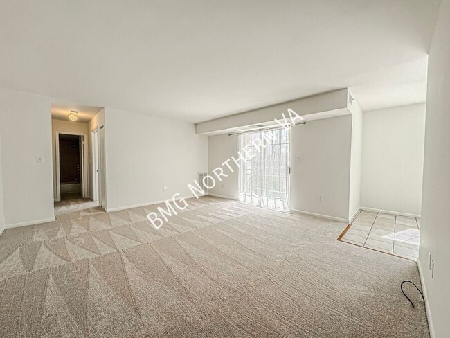 Building Photo - 1523 Colonial Dr