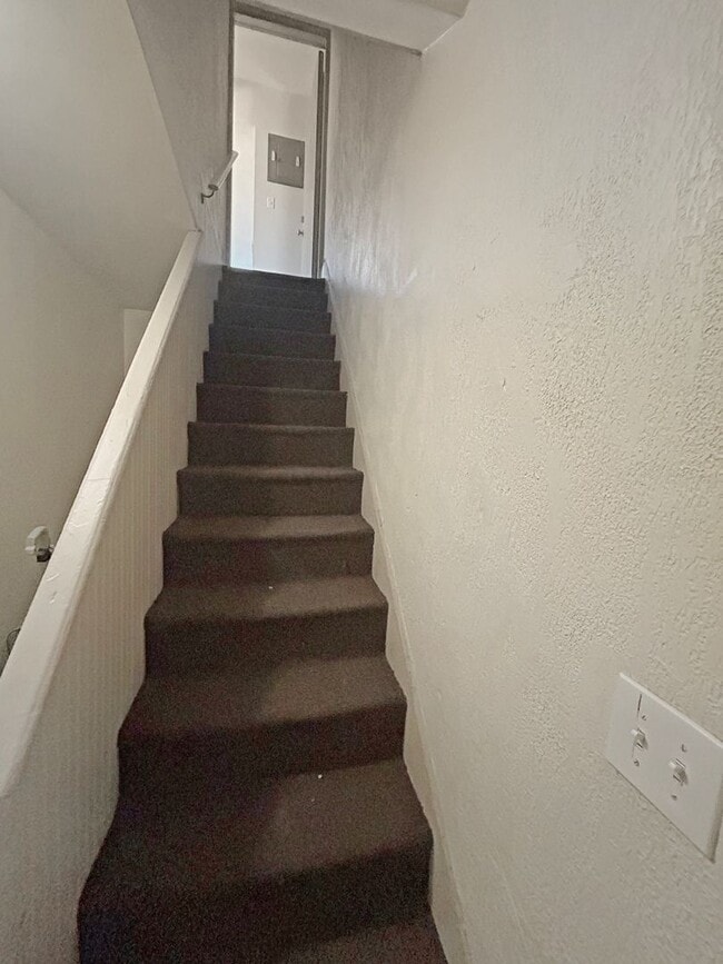 Building Photo - 36 Hickory St