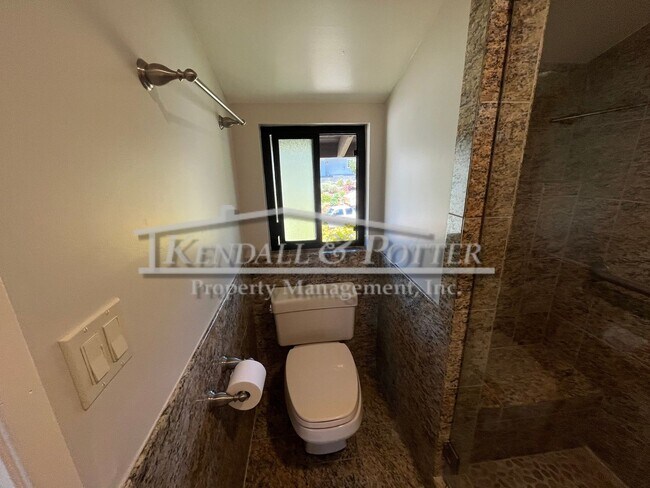 Building Photo - Beautifully Remodeled 4 Bed/2 Full Bath + ...