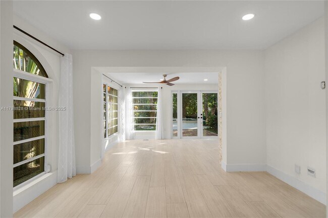 Building Photo - 936 Sorolla Ave