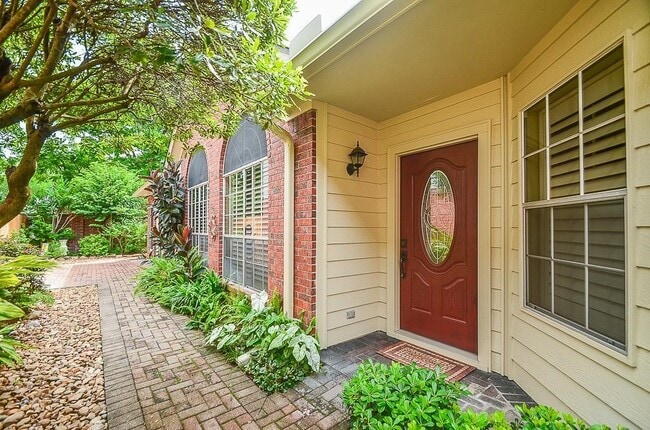 Building Photo - 46 Grants Lake Cir