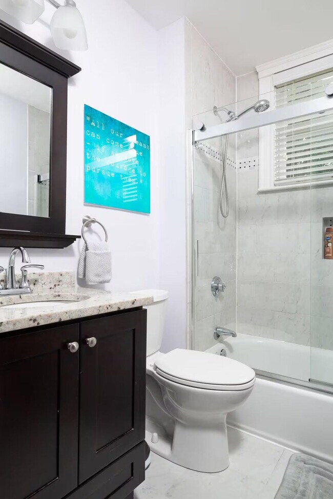 Building Photo - 22 Thurman St