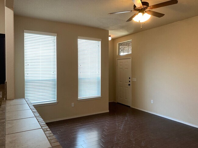 Building Photo - 3/2.5/2 in Creekside Crossing / 2 Stories ...