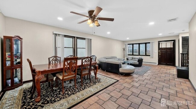 Building Photo - 14 Carteret St