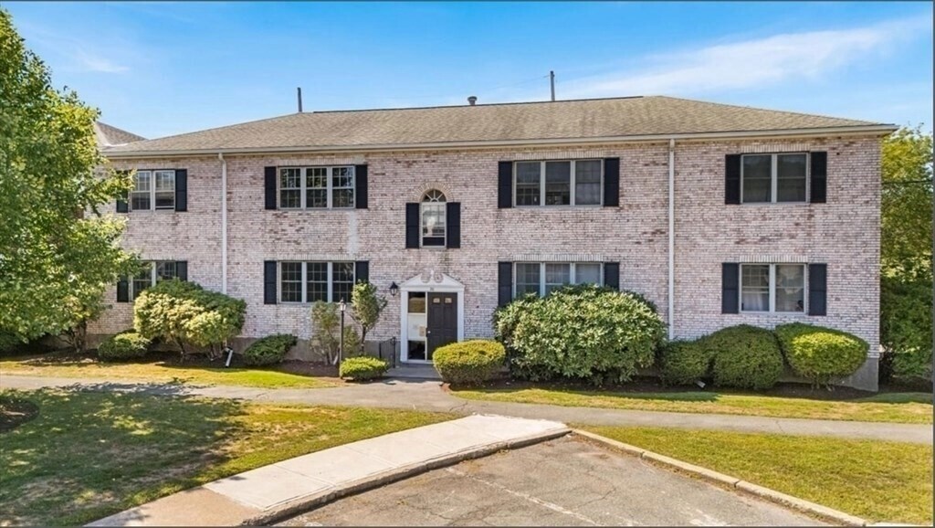 Building Photo - 30 Lake Shore Ct