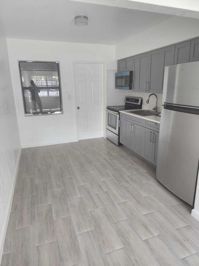 Building Photo - 1375 NE 147th St