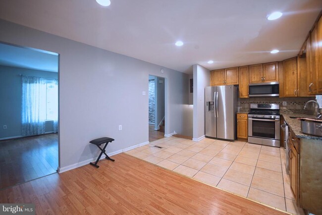 Building Photo - 12805 Poplar St