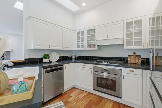 Building Photo - Charming Home in the Heart of Gig Harbor