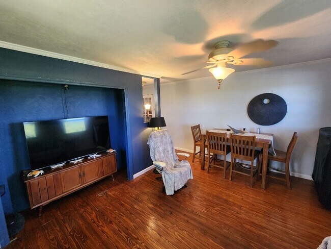 Building Photo - Quaint 1 bed 1bath Apartment