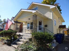 Building Photo - Adorable 2 BR Cape Cod