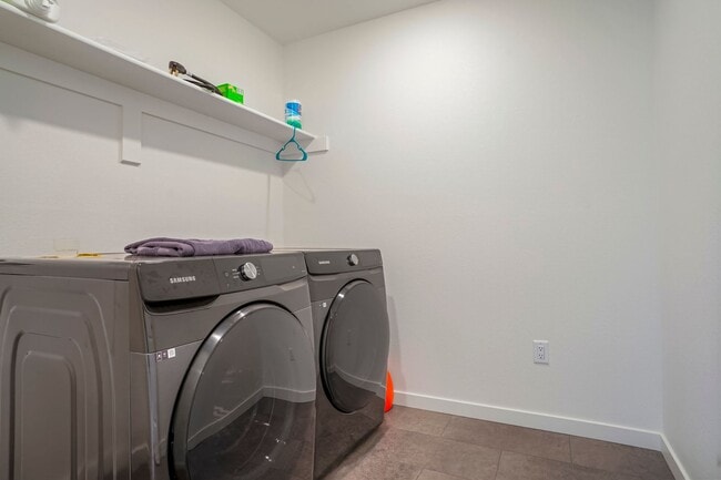 Building Photo - Two Story Home in Reunion