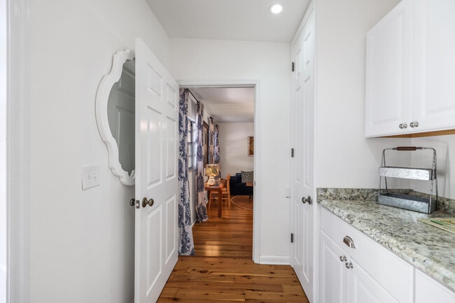 Building Photo - 325 Greymon Dr