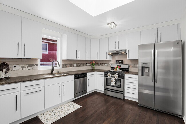 Building Photo - 17000 Cherry Creek Ave