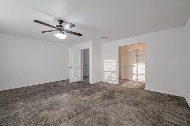 Building Photo - 10118 Mariposa Stream Ct