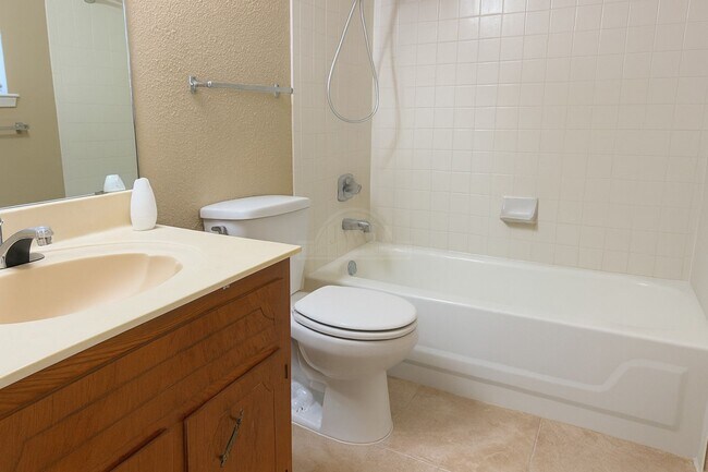 Building Photo - 3313 Sungate Dr