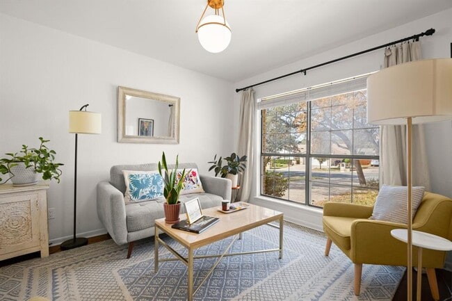 Building Photo - 12101 Carmel Park Ln