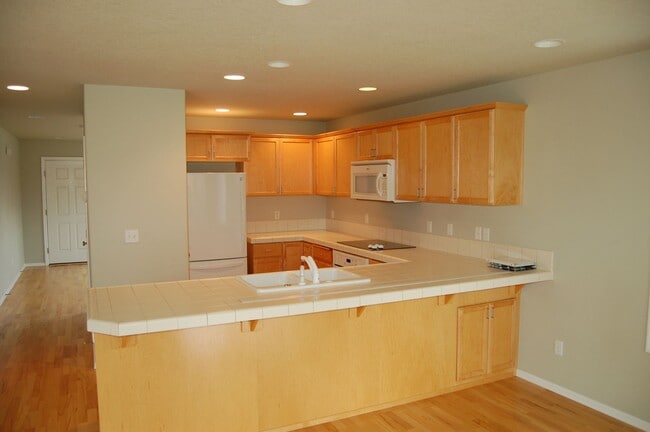 Building Photo - 4 Bedroom House ~ South Corvallis