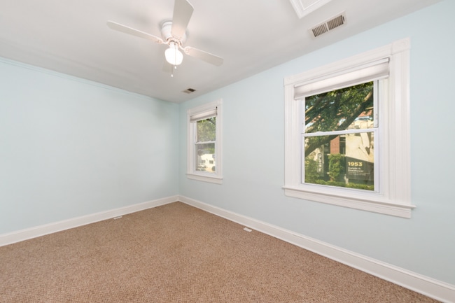 Building Photo - 1139 3rd St NE