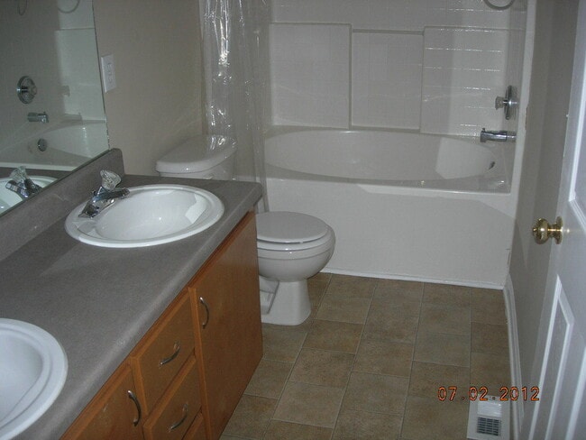 Building Photo - Mt Juliet 3 Bedroom 2 Bath Home with Fence...