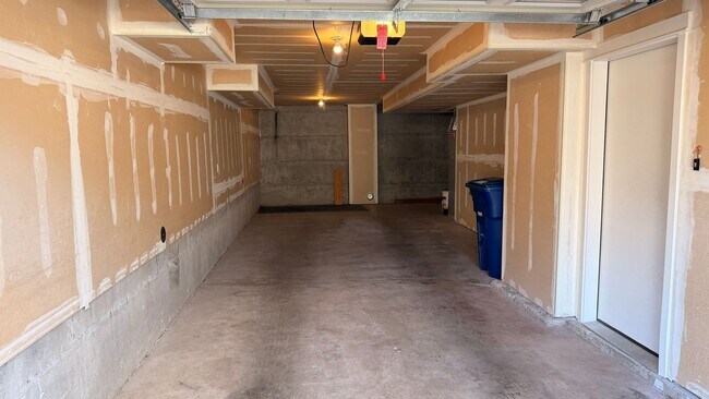 Building Photo - 5583 Lakemont Blvd SE