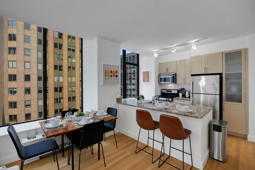 Building Photo - 10 Hanover Square