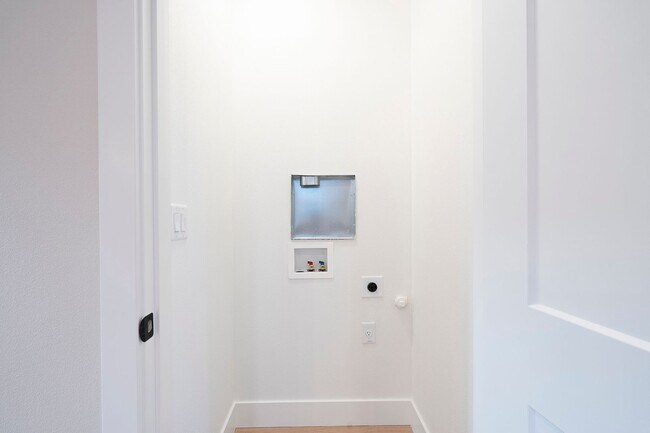 Building Photo - 2 Weeks Free W/ Approved Application By 08...
