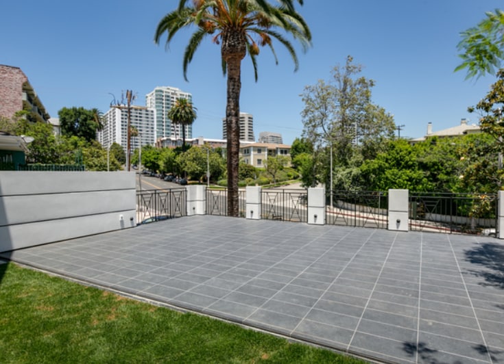 Building Photo - 1307 S Beverly Glen Blvd