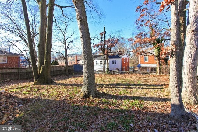 Building Photo - 2104 S Nelson St