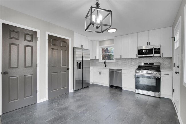 Building Photo - 329 E Jefferson St