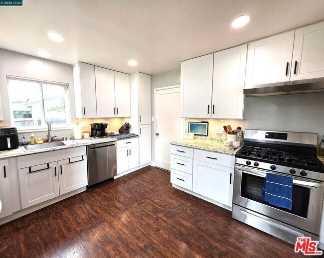 Building Photo - 2068 Revere Dr