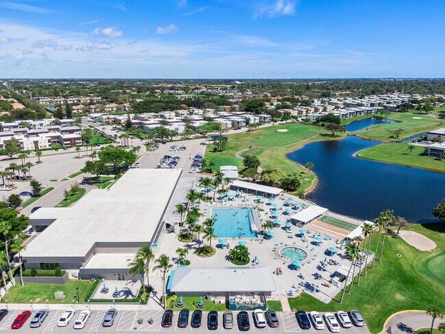 Building Photo - 220 Seville Dr