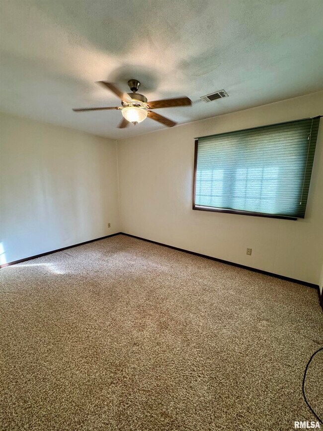 Building Photo - 1299 48th Ave