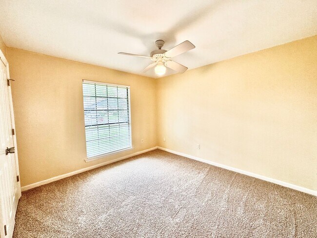 Building Photo - 1323 Tamari Dr