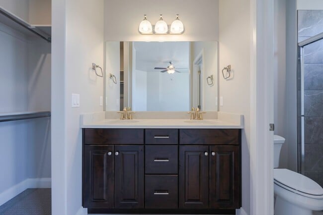 Building Photo - Modern 2018-Built Home with Main-Floor Primary Suite