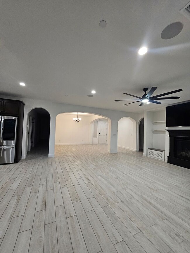 Building Photo - Beautiful Home in Gated Community