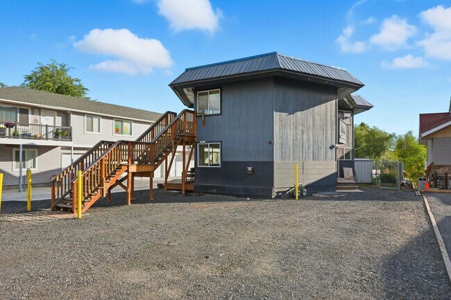 Building Photo - 3118 E Marietta Ave