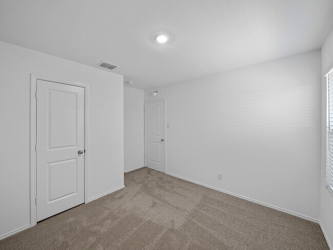Building Photo - 14004 Birch Farm Dr