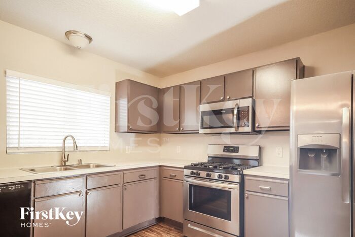 Building Photo - 7223 Foxcrest Ln
