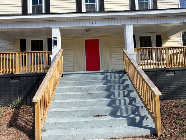 Building Photo - Amazing 7 Bedroom 2 bathroom updated home for rent in Burlington, NC