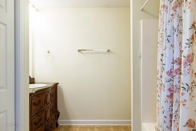 Building Photo - Wonderfully located Wilmington home for Rent