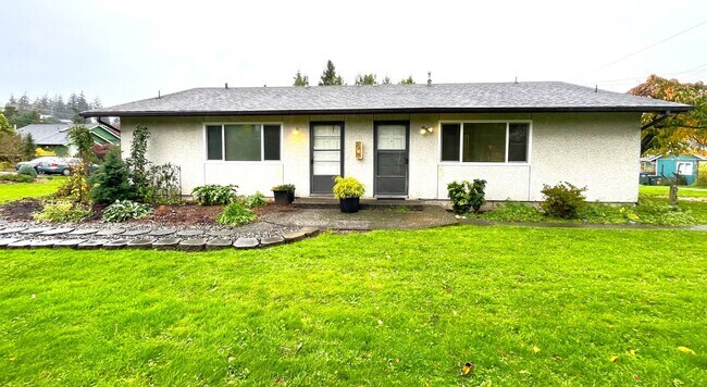 Building Photo - Updated 2-Bedroom Duplex in Fairhaven