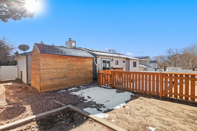 Building Photo - 2020 Independence Dr