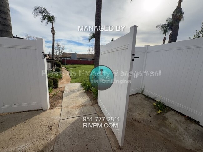 Building Photo - 9505 Arlington Ave