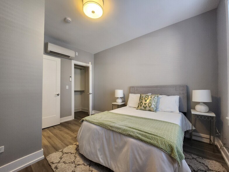 Building Photo - 3937 N Janssen Ave