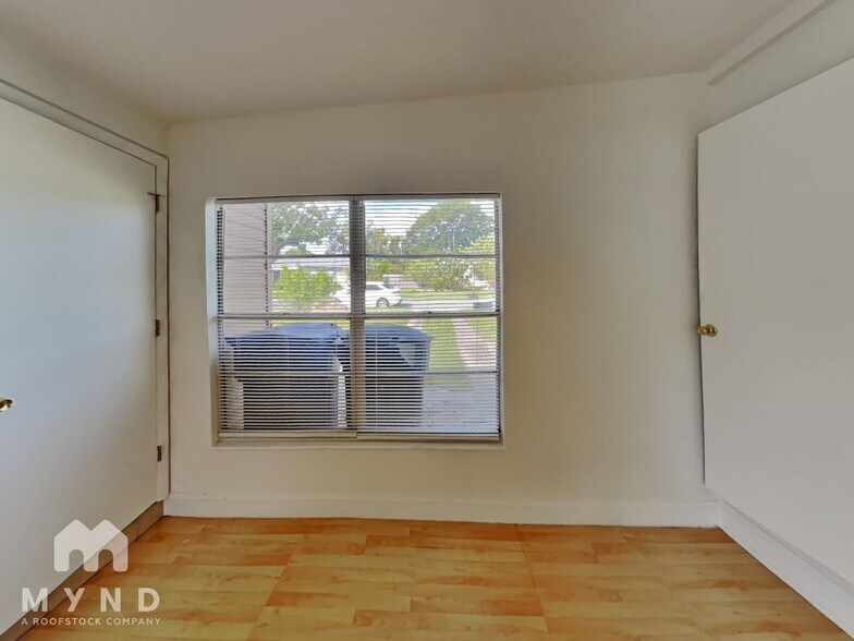 Building Photo - 7563 Meadowlawn Dr N